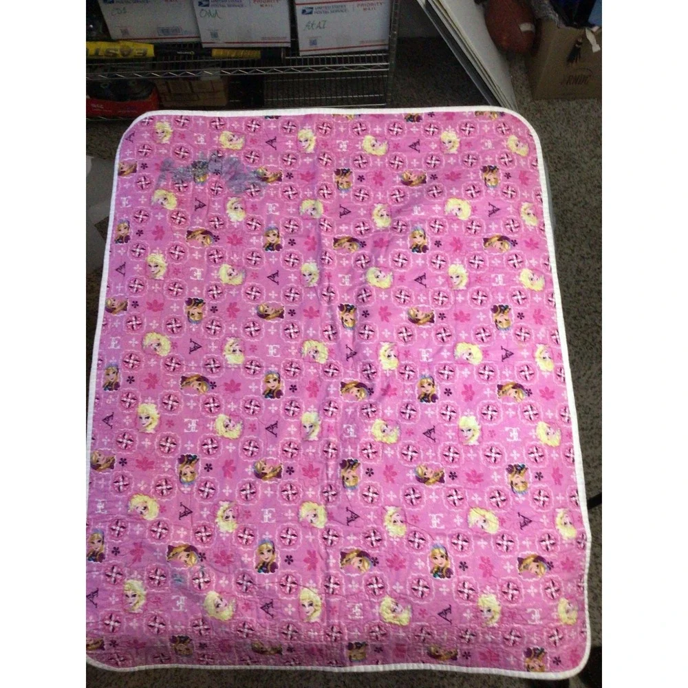 Disney‎ Frozen Anna Elsa Handmade Quilt Crib Blanket, Used. 36